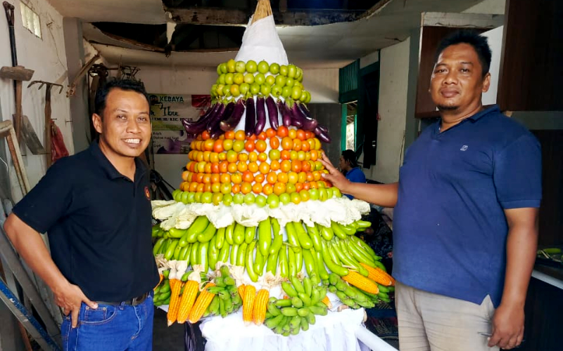 sukseskan-ancak-agung-2026-pegawai-kecamatan-puger-kompak-buat-ancak-dari-hasil-tani-dan-laut-20260822