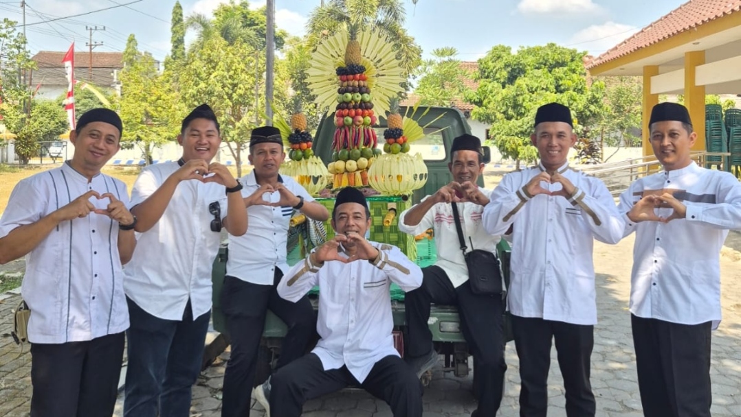 pemerintah-kecamatan-kalisat-ikut-meriahkan-kirab-ancak-agung-kabupaten-jember-2026-20260823