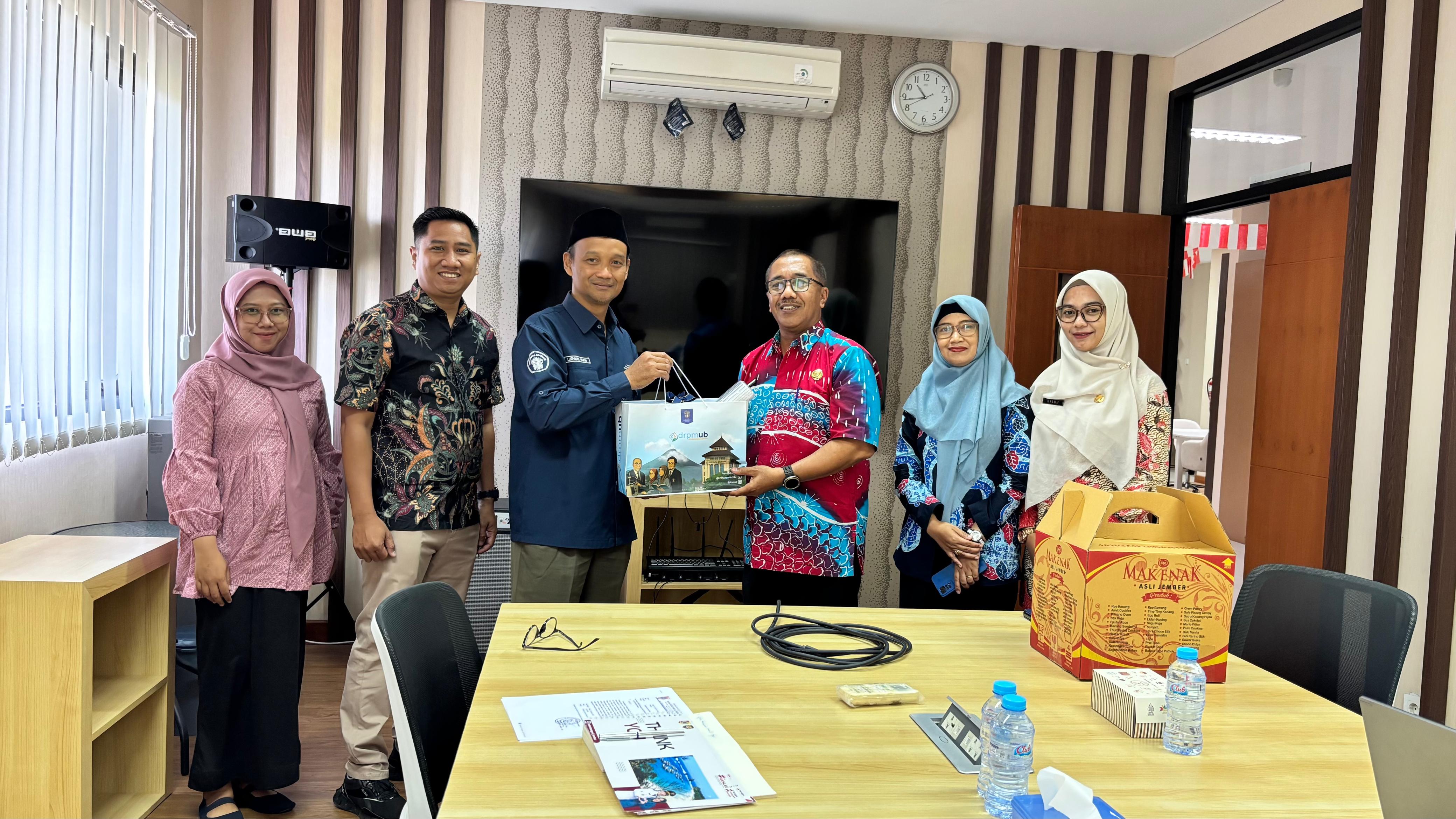 pemkab-jember-jajaki-kerja-sama-dengan-universitas-brawijaya-dorong-kkn-mahasiswa-hadir-di-tengah-masyarakat-20260826
