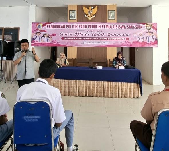 100-siswa-se-kecamatan-tanggul-dibekali-pendidikan-politik-demi-demokrasi-berkualitas-20260827