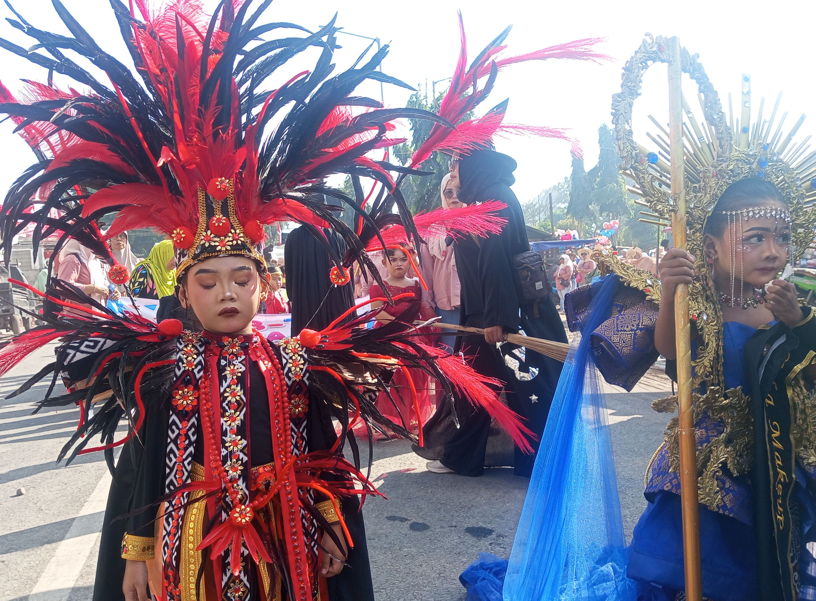 semarak-pawai-kirab-dan-budaya-kostum-karakter-igtk-kecamatan-puger-tampil-memukau-20260827