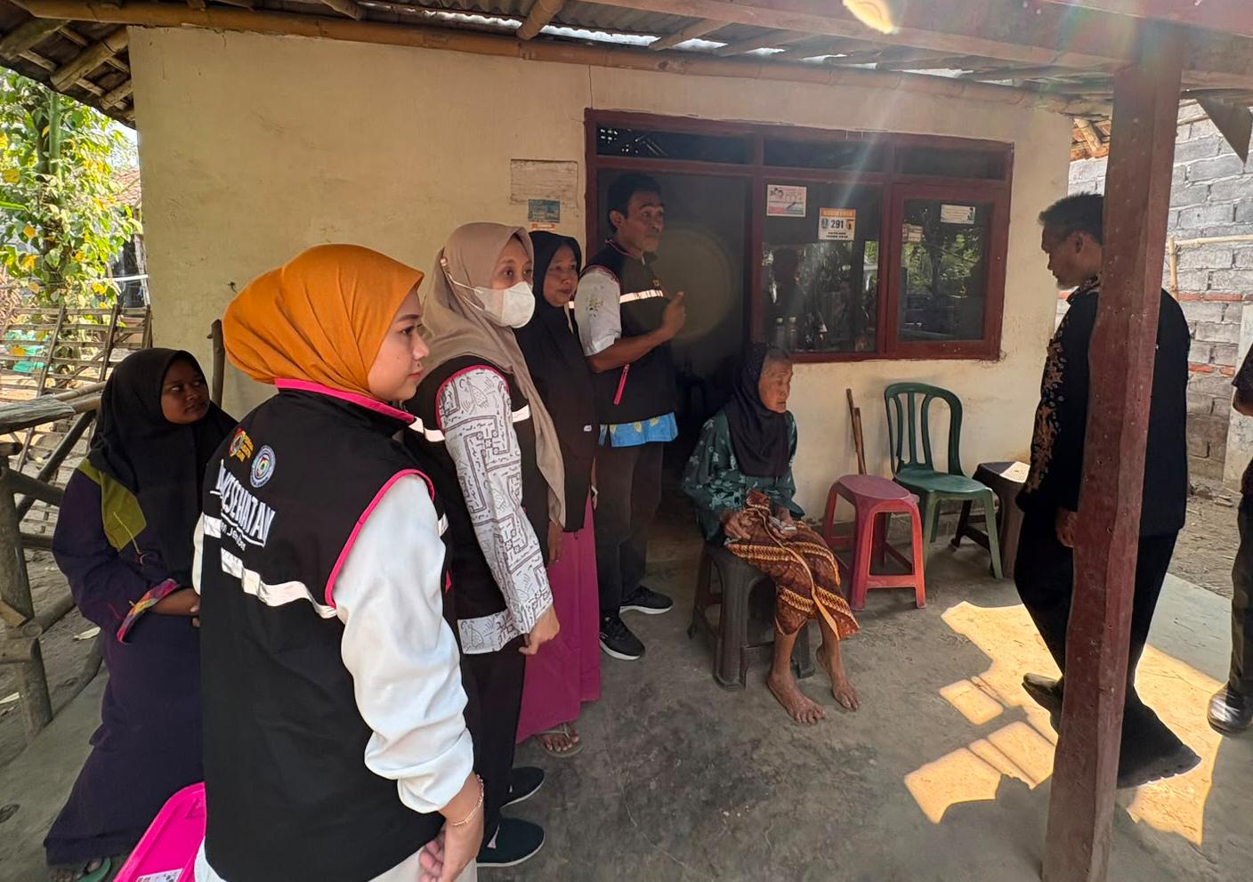 meski-hadapi-berbagai-kendala-di-lapangan-tim-homecare-puskesmas-gumukmas-komitmen-berikan-pelayanan-terbaik-20260828