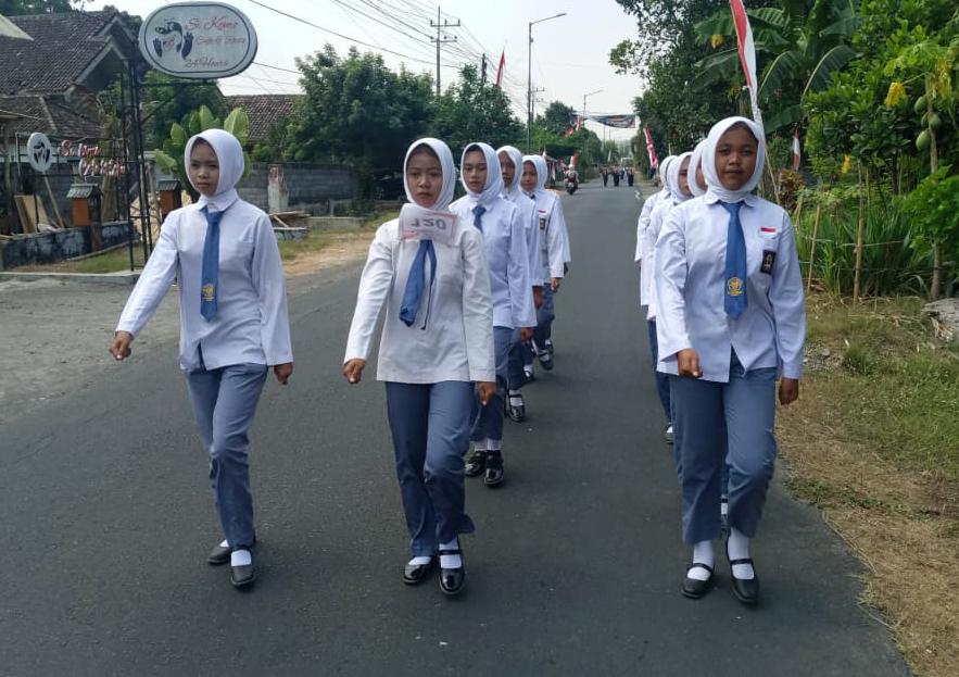ratusan-siswa-smp-dan-sma-di-gumukmas-antusias-ikuti-lomba-gerak-jalan-agustusan-20260828