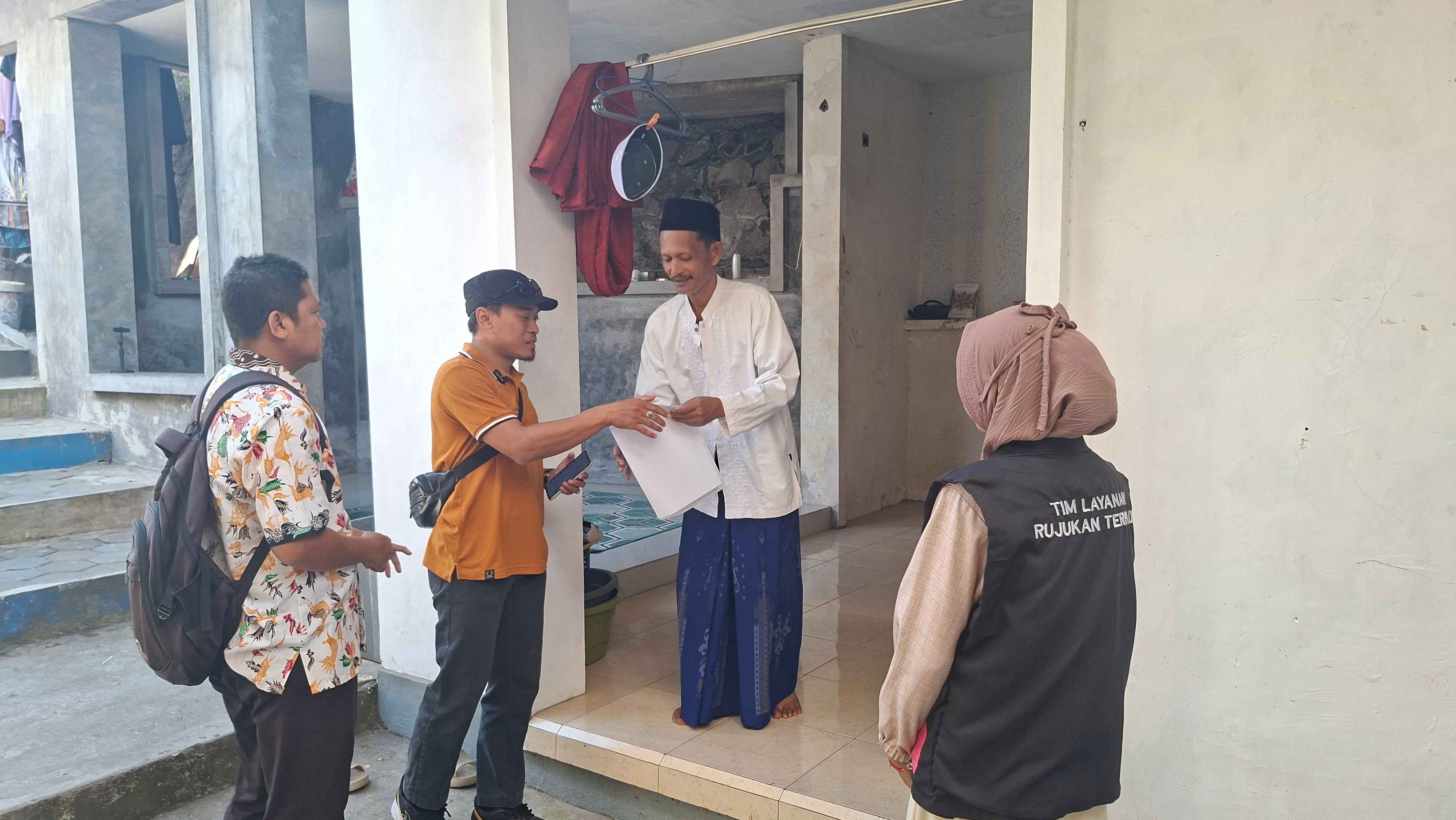 aksi-sikap-jumawa-kelurahan-kepatihan-bagikan-kia-dan-layani-pengajuan-pindah-domisili-langsung-ke-warga-20260829