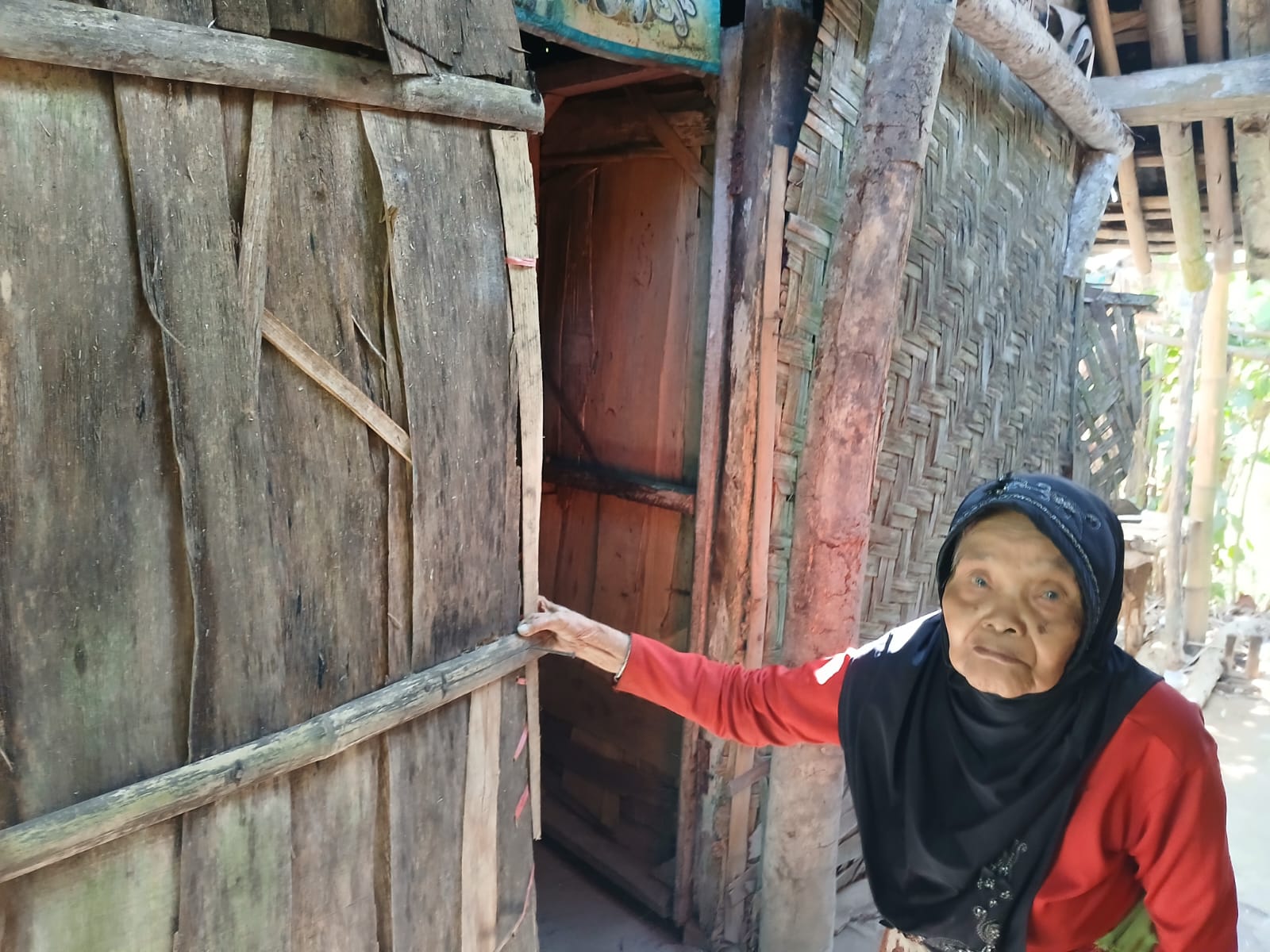 medan-sulit-tak-halangi-perekaman-identitas-lansia-warga-sumberjambe-20260828