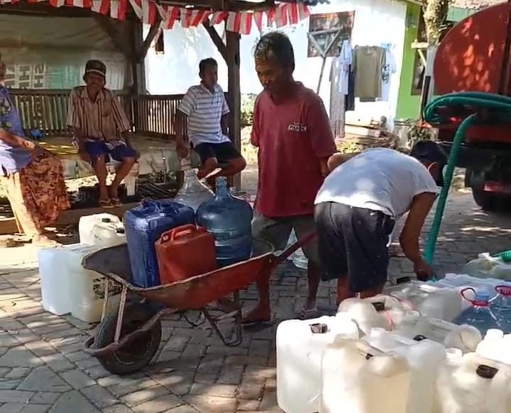 air-kehidupan-untuk-warga-sumberjeruk-bpbd-jember-hadir-di-tengah-kekeringan-20260829