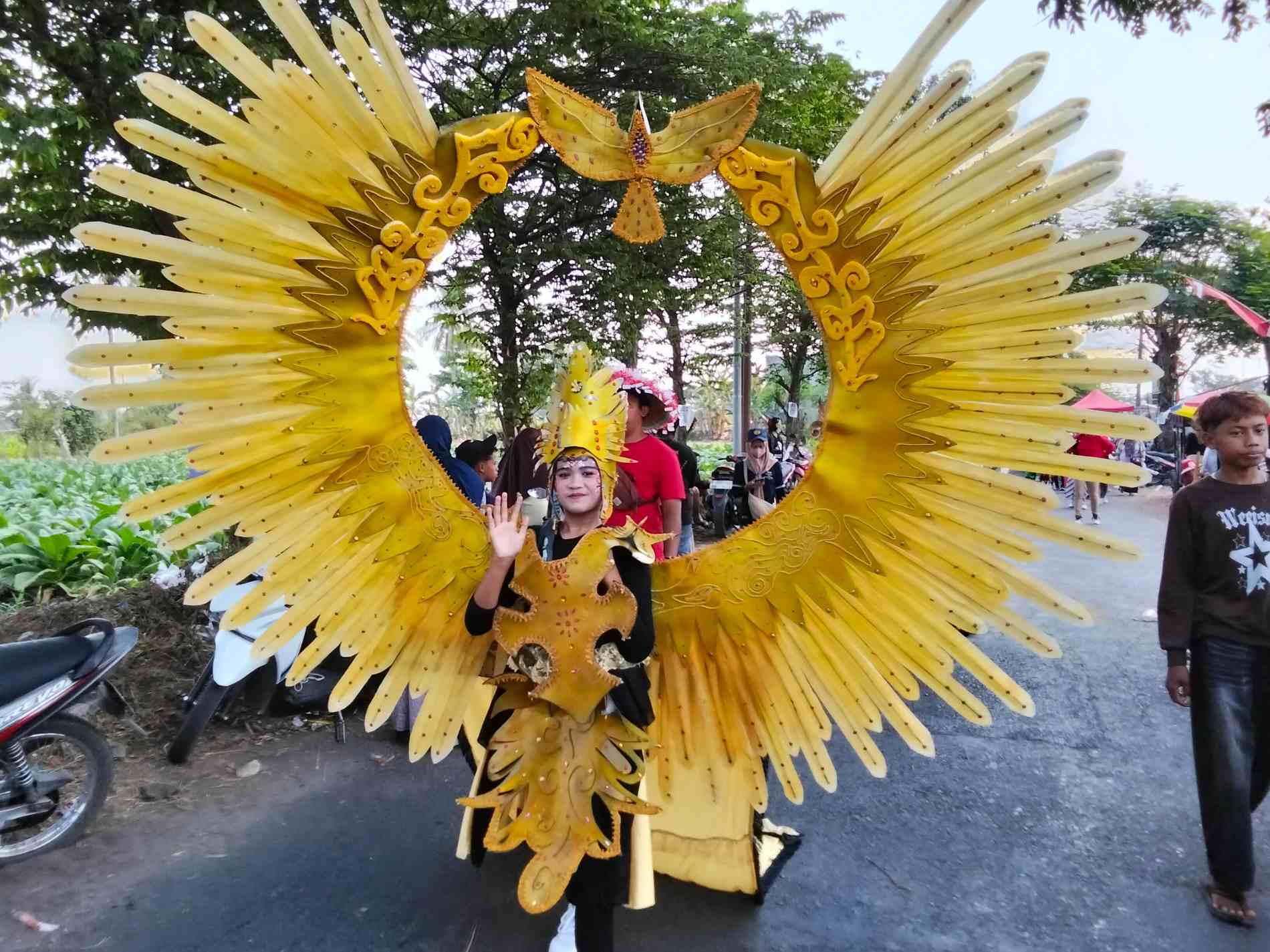 antirogo-fashion-carnaval-semarakkan-hut-ri-ke-81-30-tim-tampil-di-jalanan-20260829