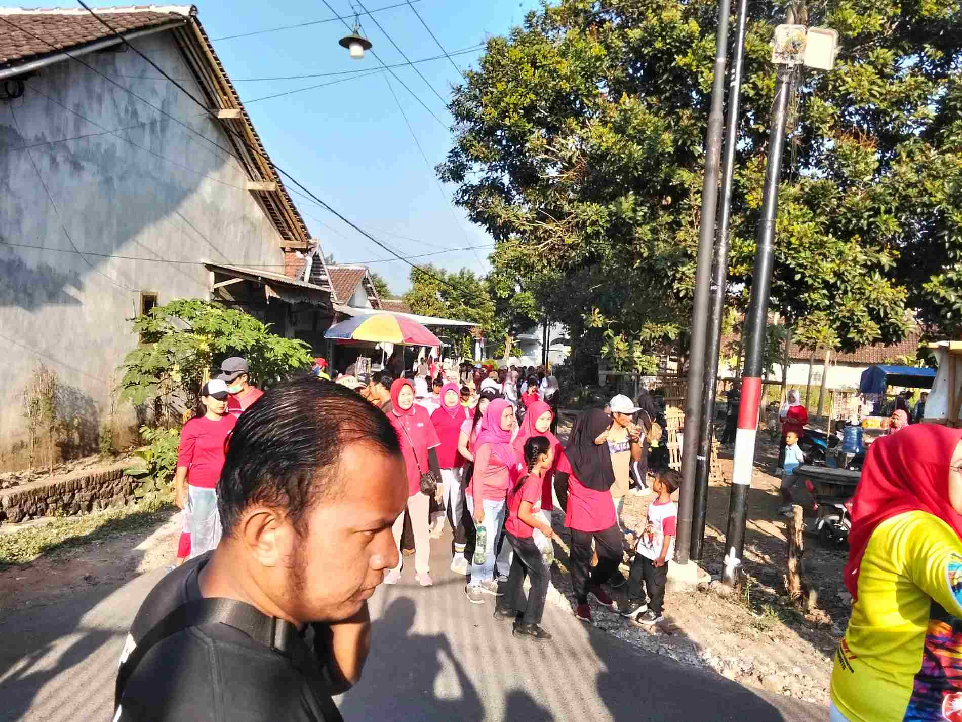 jalan-sehat-warga-karimata-diikuti-ratusan-peserta-20260830