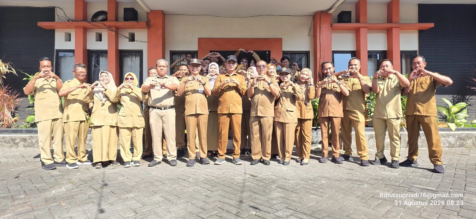 apel-pagi-bakesbangpol-jember-diwarnai-haru-lepas-dua-pimpinan-yang-pindah-tugas-20260901