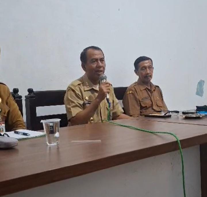pimpin-rapat-dinas-camat-tanggul-dorong-percepatan-adduk-hingga-pengawalan-tajemtra-20260902