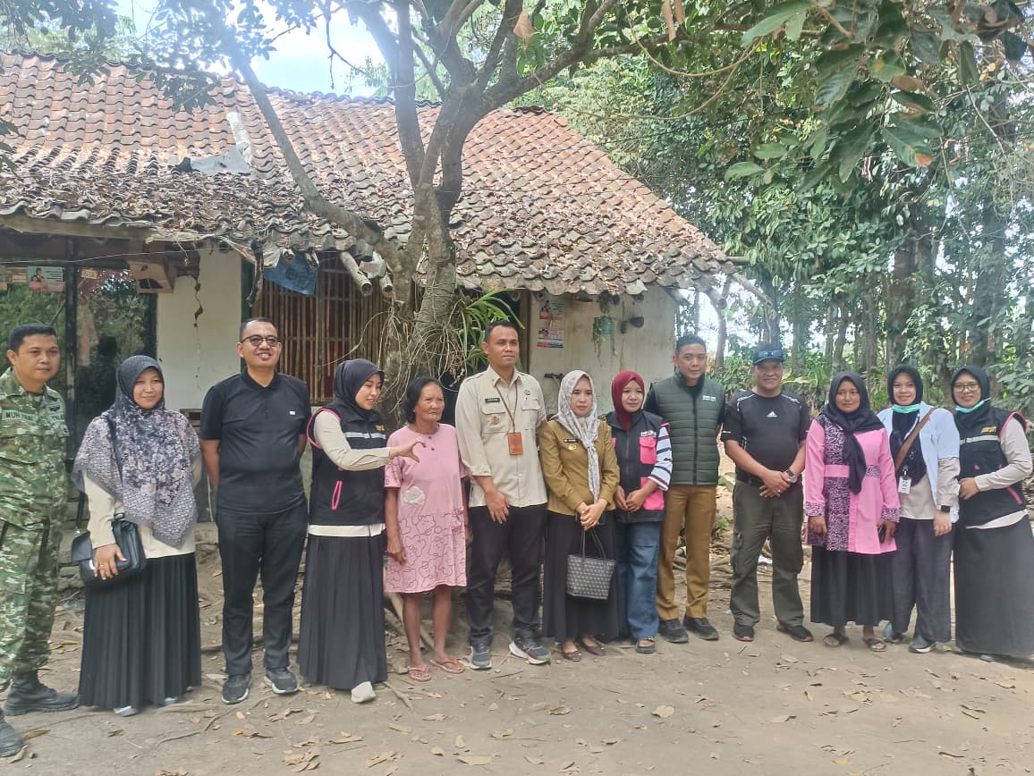 jemput-bola-layanan-kesehatan-dan-adminduk-muspika-pakusari-bersama-pemkab-jember-gelar-home-care-di-subo-20260907