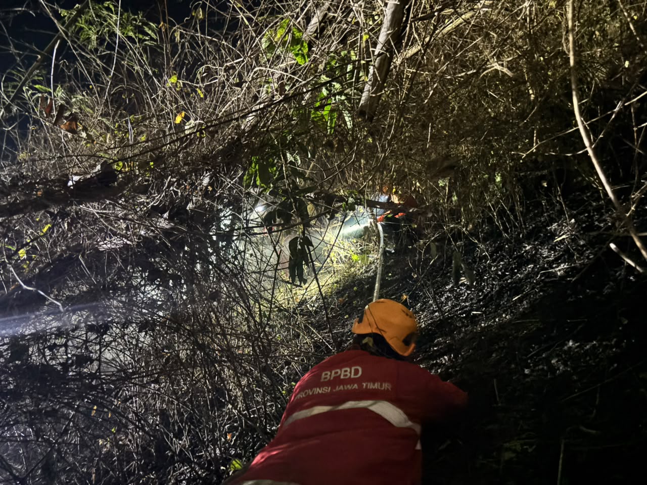 karhutla-di-gunung-trianggulasi-jember-1-hektare-lahan-warga-terbakar-20260907