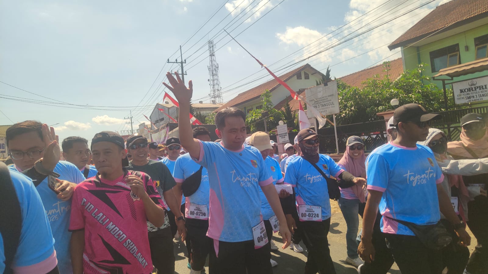 melihat-jejak-semangat-gus-fawait-di-tajemtra-2026-rela-diinfus-demi-ikut-jalan-bareng-peserta-20260907