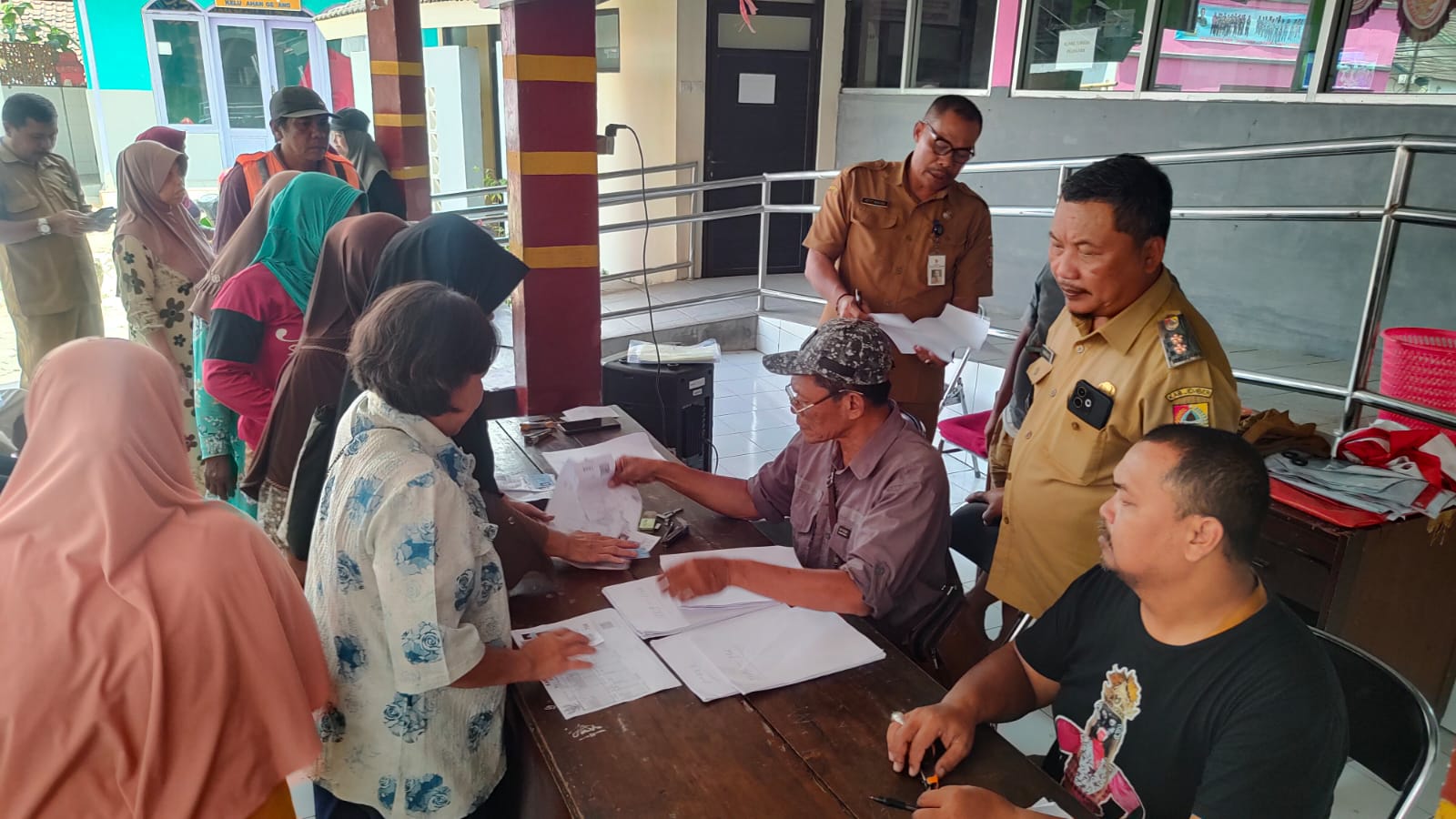 1991-kpm-di-gebang-jember-terima-bapang-lurah-imbau-agar-tak-dijual-20260907