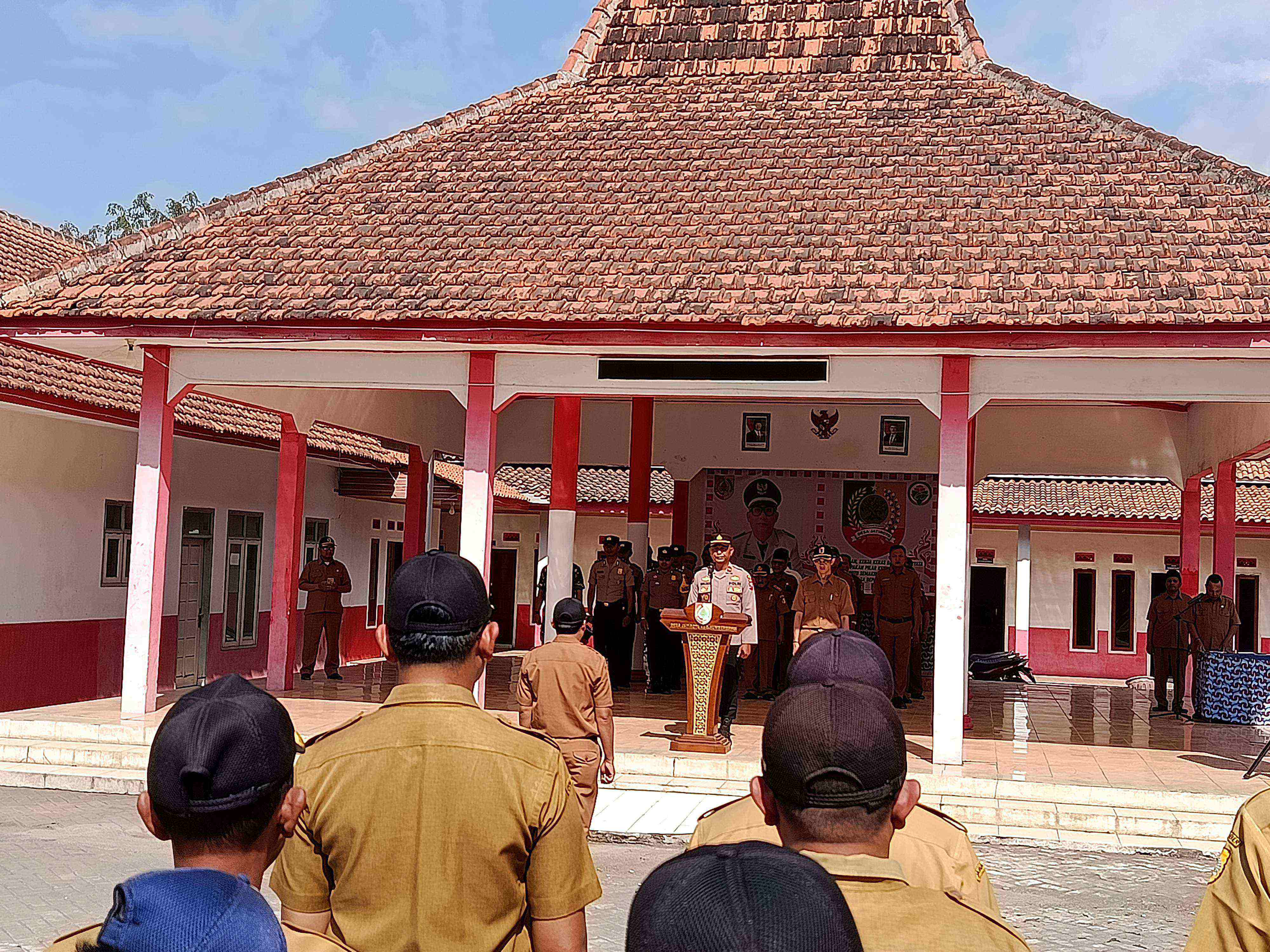 apel-bulanan-muspika-sumberbaru-soroti-bahaya-judol-camat-tekankan-pelayanan-masyarakat-20260908