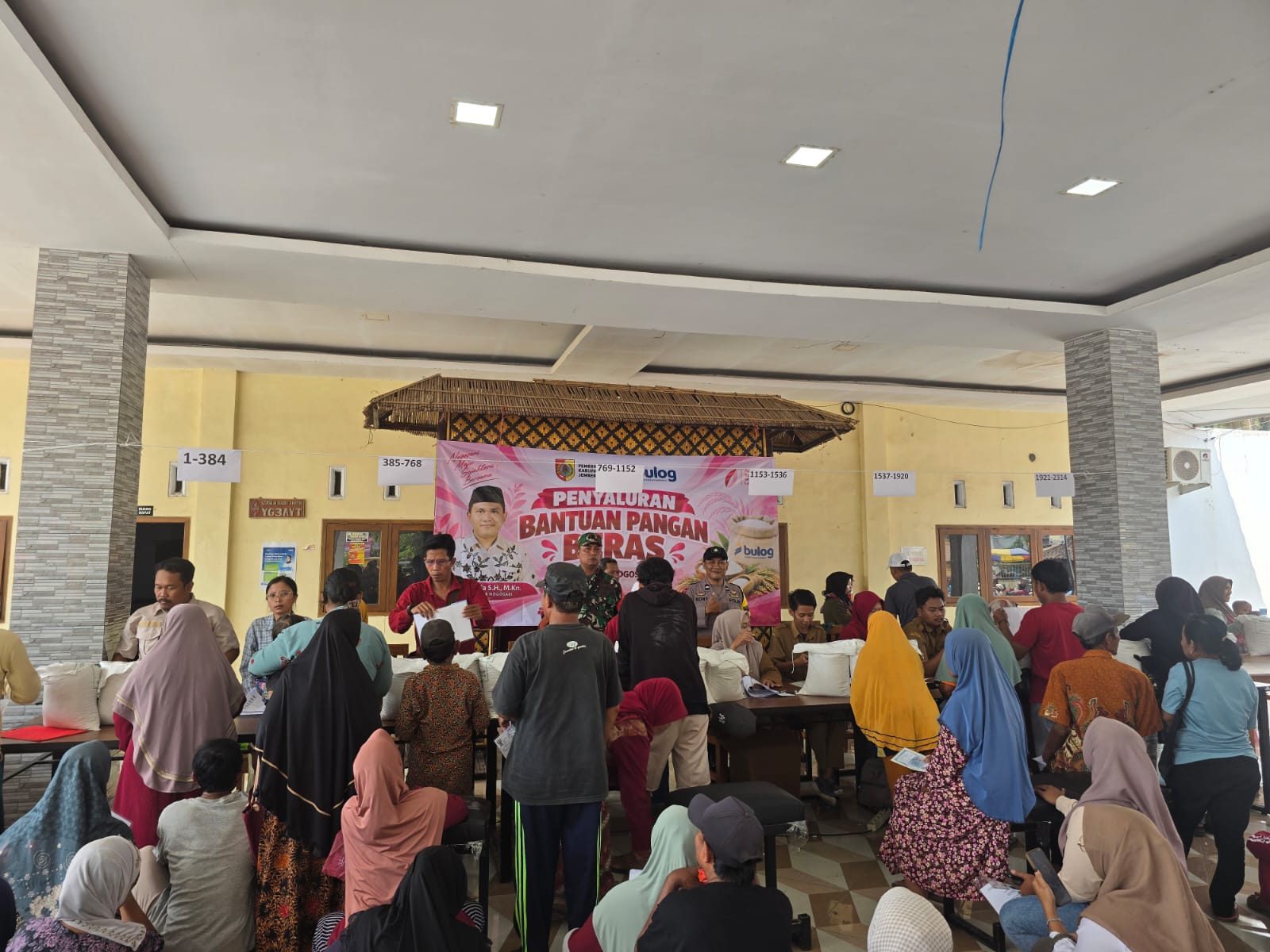 2315-kpm-desa-nogosari-terima-bantuan-pangan-pemerintah-hadir-ringankan-beban-warga-20260908