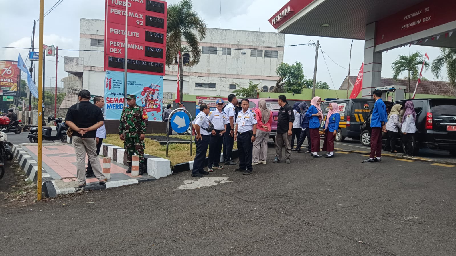 lurah-kepatihan-turun-langsung-pantau-spbu-tembaan-20260909