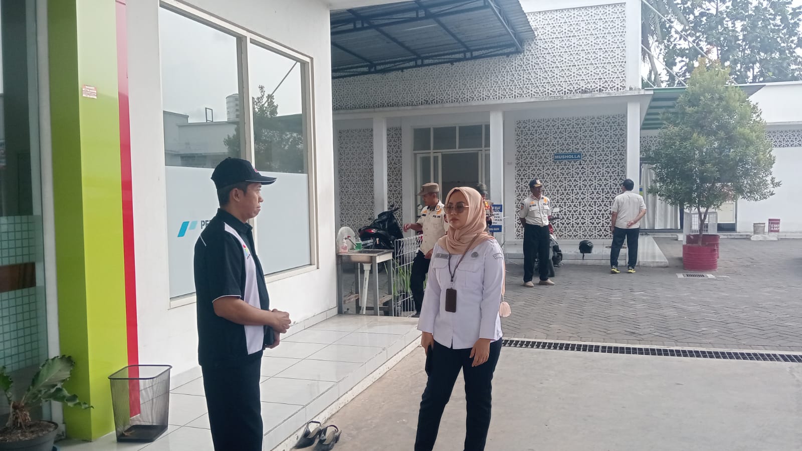 antrean-bbm-mengular-di-rambipuji-camat-sidak-dua-spbu-warga-diminta-tak-panic-buying-20260909