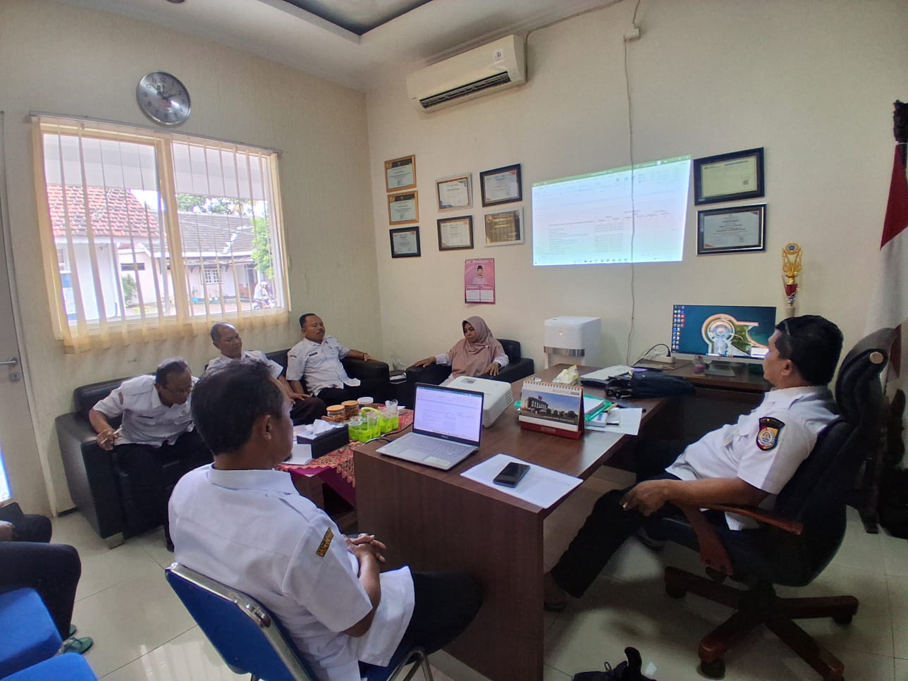rakor-kasubag-dan-kasi-sukorambi-camat-tekankan-pelayanan-dan-dukungan-program-prioritas-pemkab-jember-20260909