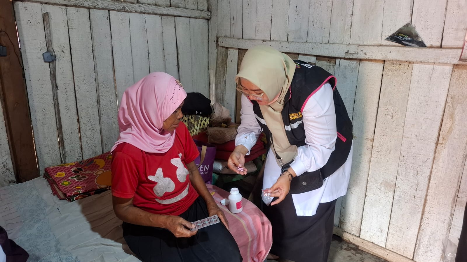 jarak-bukan-penghalang-home-care-sentuh-warga-dusun-gondang-desa-darungan-tanggul-20260910