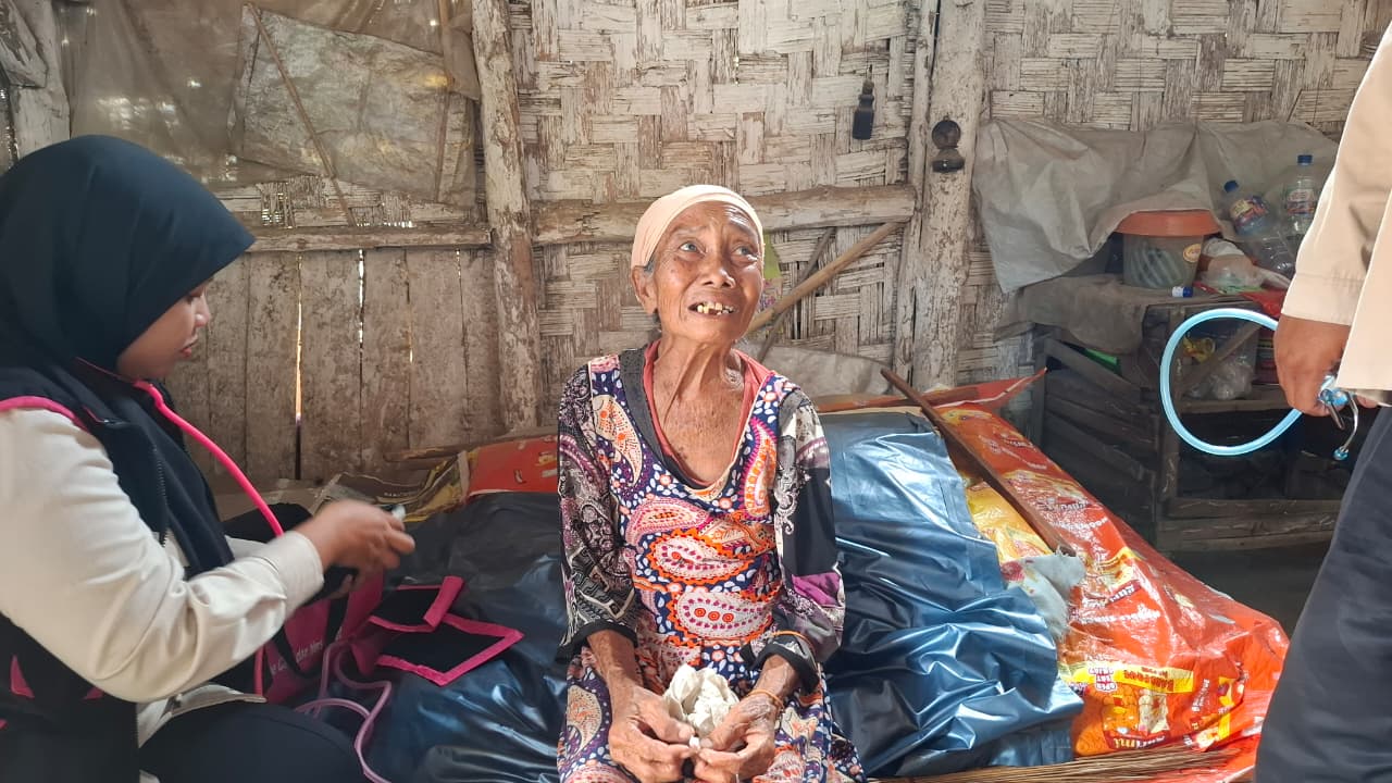 tinggal-sendirian-di-rumah-tak-layak-huni-sami-didatangi-tim-home-care-20260912