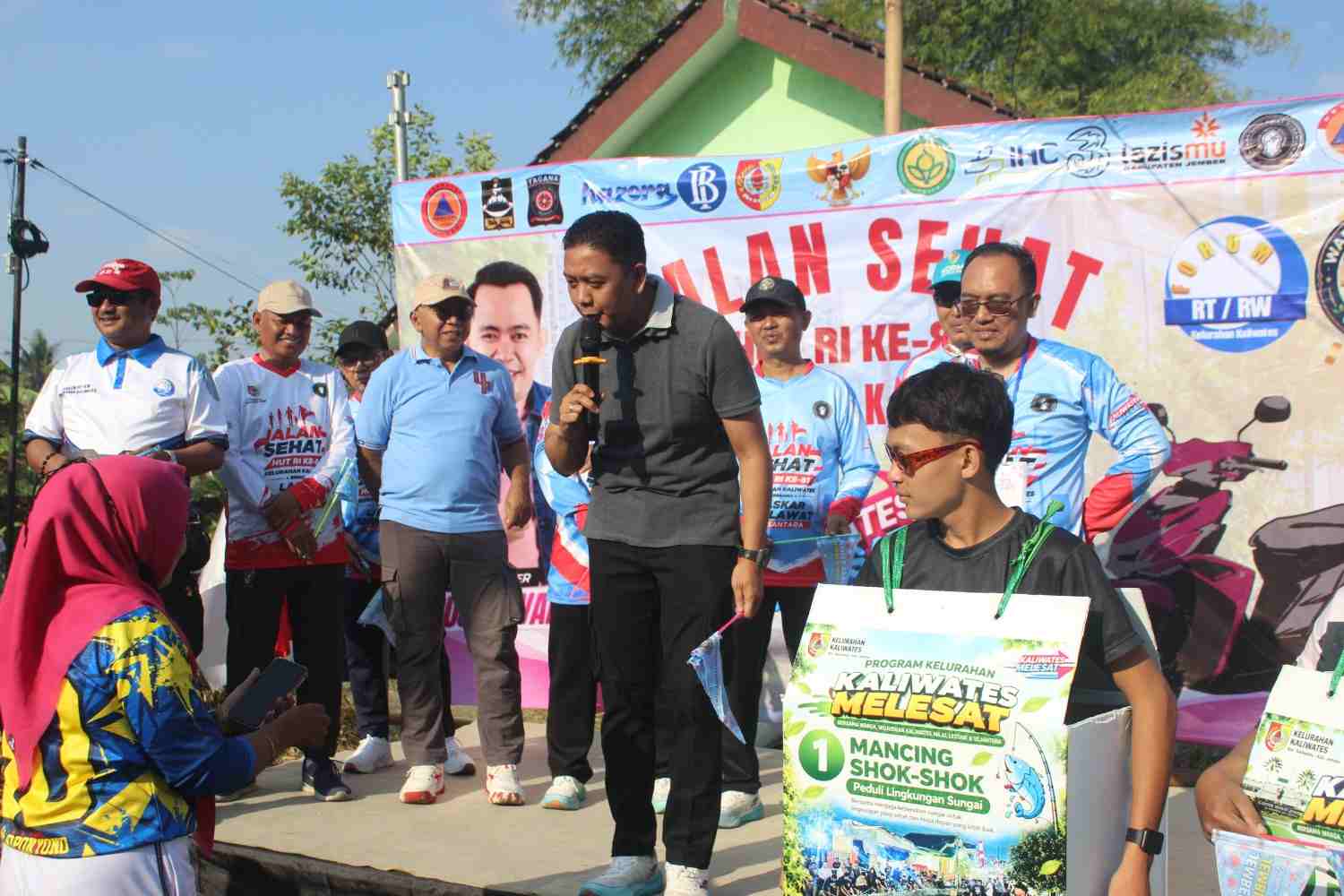 jalan-sehat-hut-ri-ke-81-kelurahan-kaliwates-meriah-sekitar-6000-warga-tumpah-ruah-20260913