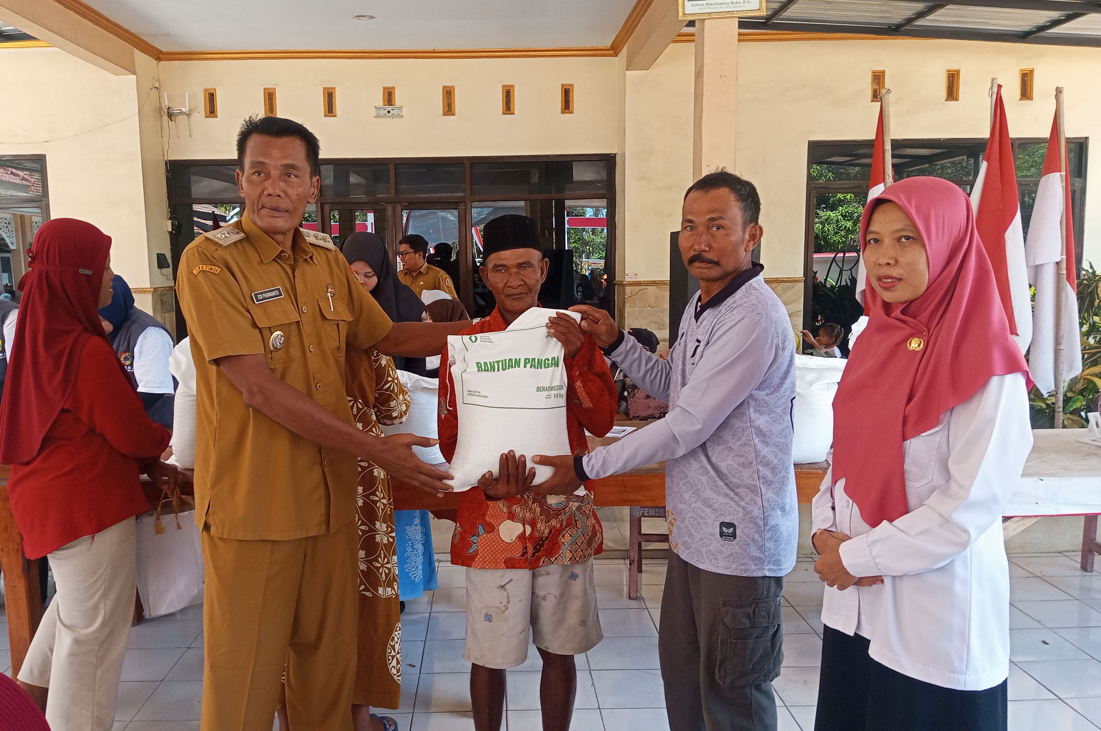 sebanyak-4022-kpm-keluarga-penerima-manfaatdi-tiga-desa-wilayah-kecamatan-puger-terima-bantuan-pangan-dari-pemerintah-20260914