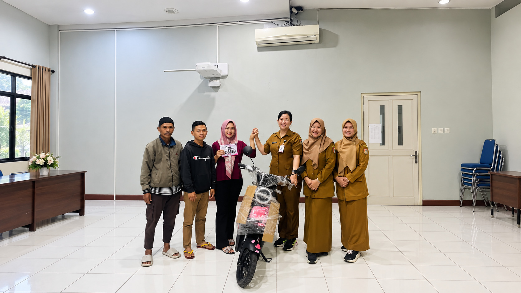 langkah-30-kilometer-berbuah-manis-pemenang-tajemtra-terima-hadiah-20260914