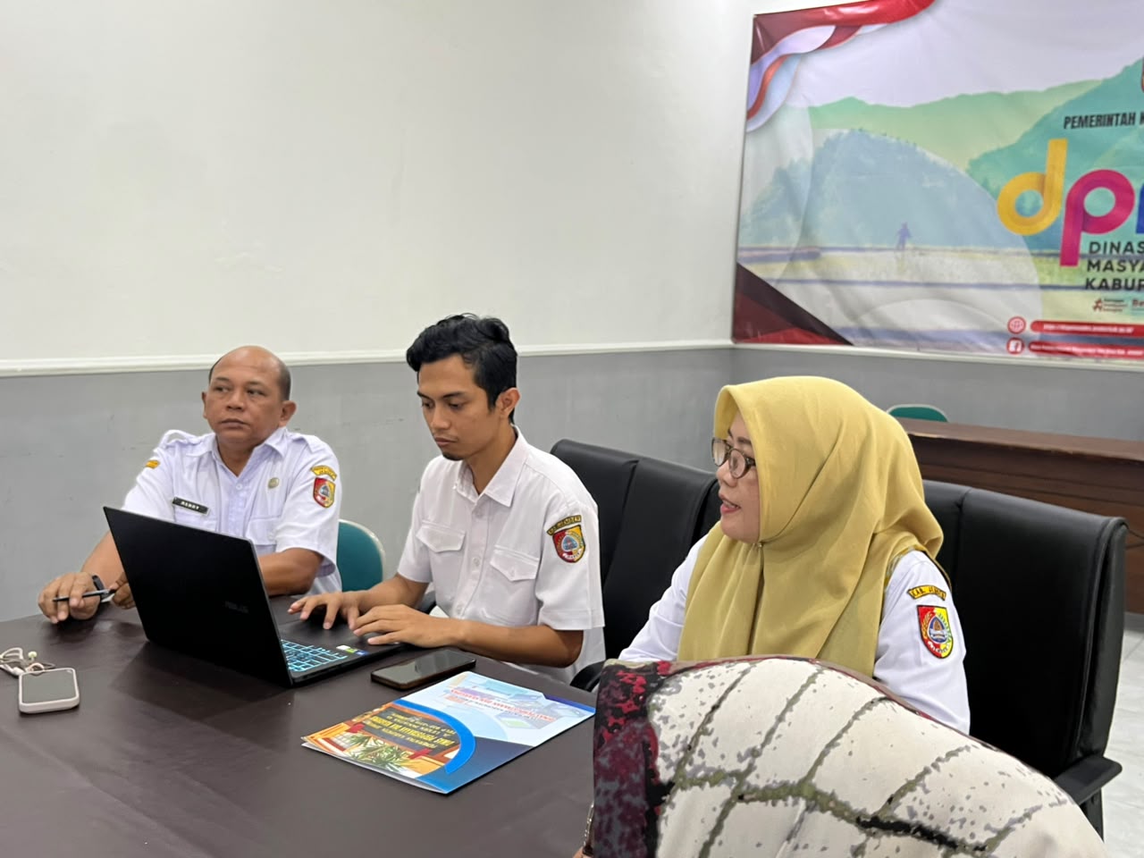 dispusip-jember-audit-sistem-kearsipan-internal-di-dpmd-dorong-tata-kelola-arsip-lebih-tertib-20260916
