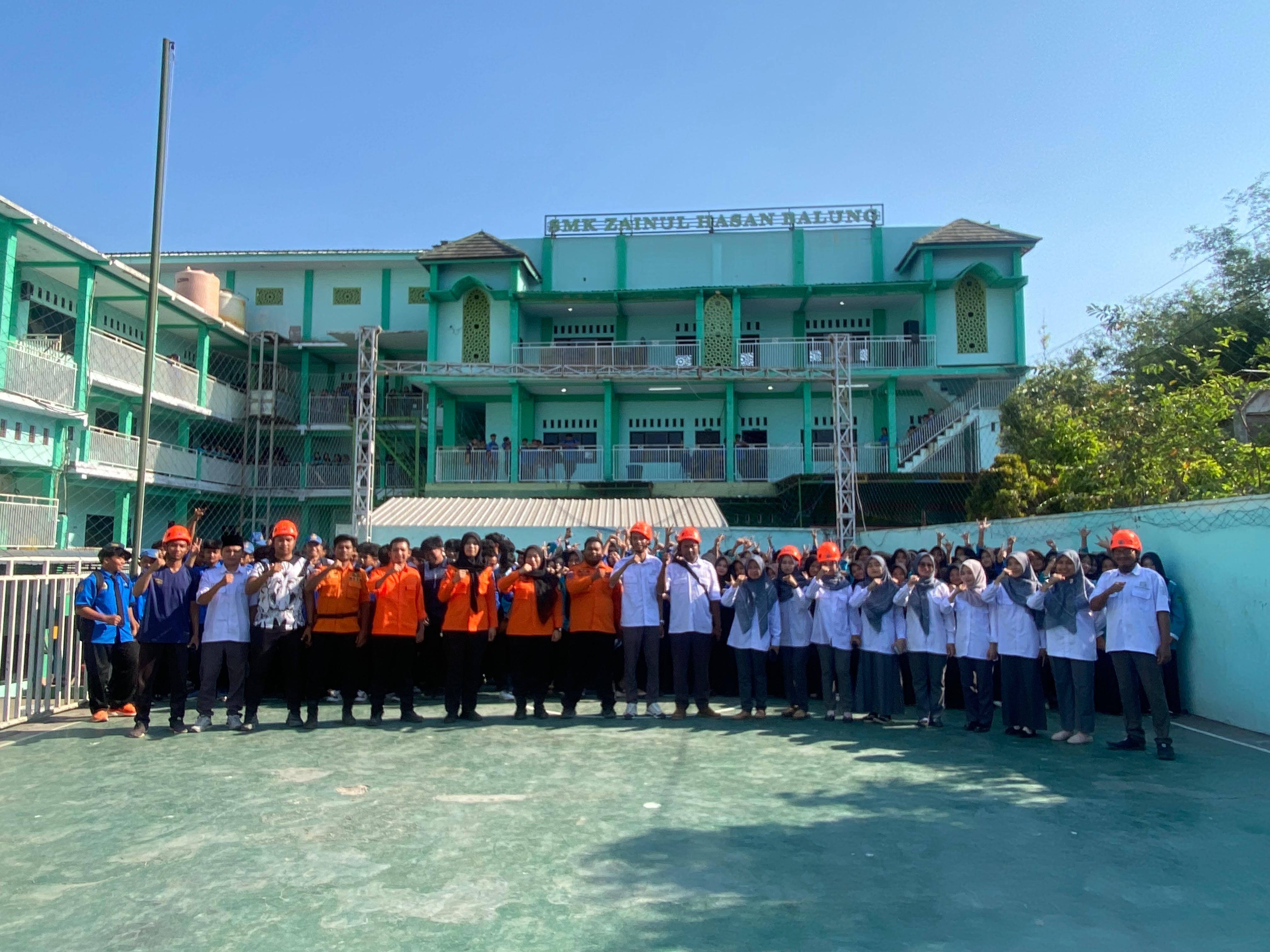 siswa-smk-zainul-hasan-ikuti-edukasi-dan-simulasi-evakuasi-gempa-bersama-bpbd-jember-20260917
