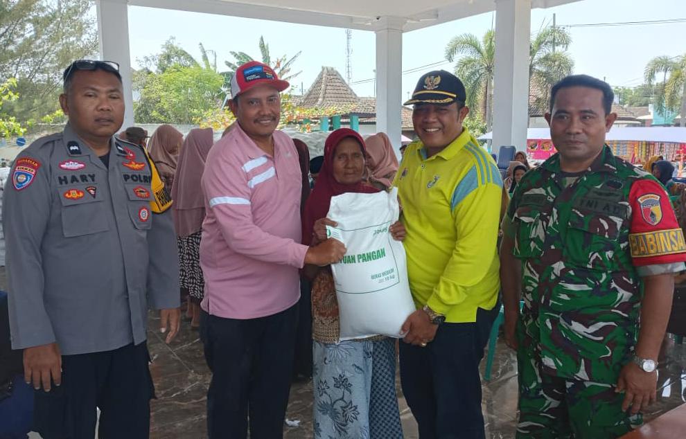 kades-mayangan-kawal-penyaluran-bantuan-beras-hingga-ke-tangan-warga-20260919