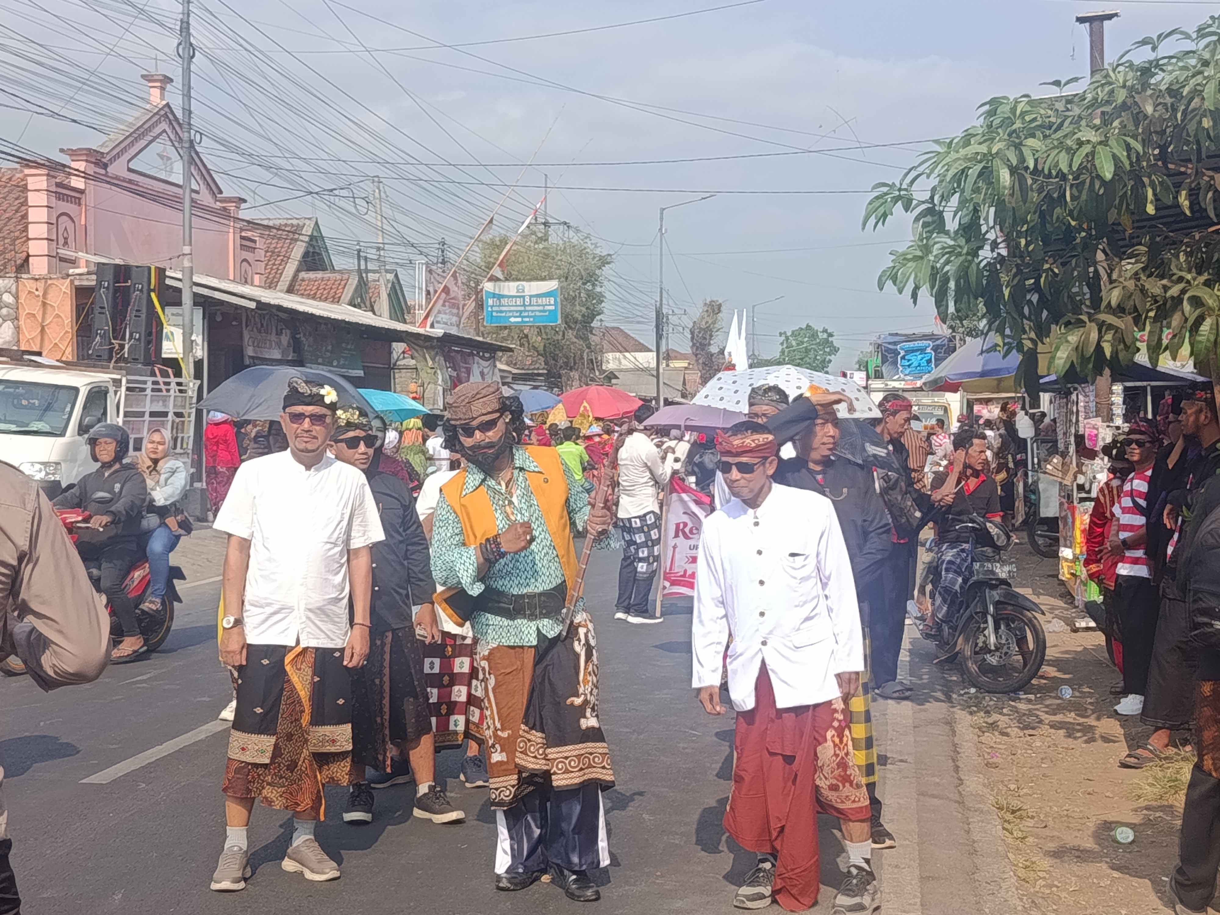 karnaval-kecamatan-sumberbaru-2026-meriah-tumbuhkan-nasionalisme-dan-cinta-tanah-air-20260919