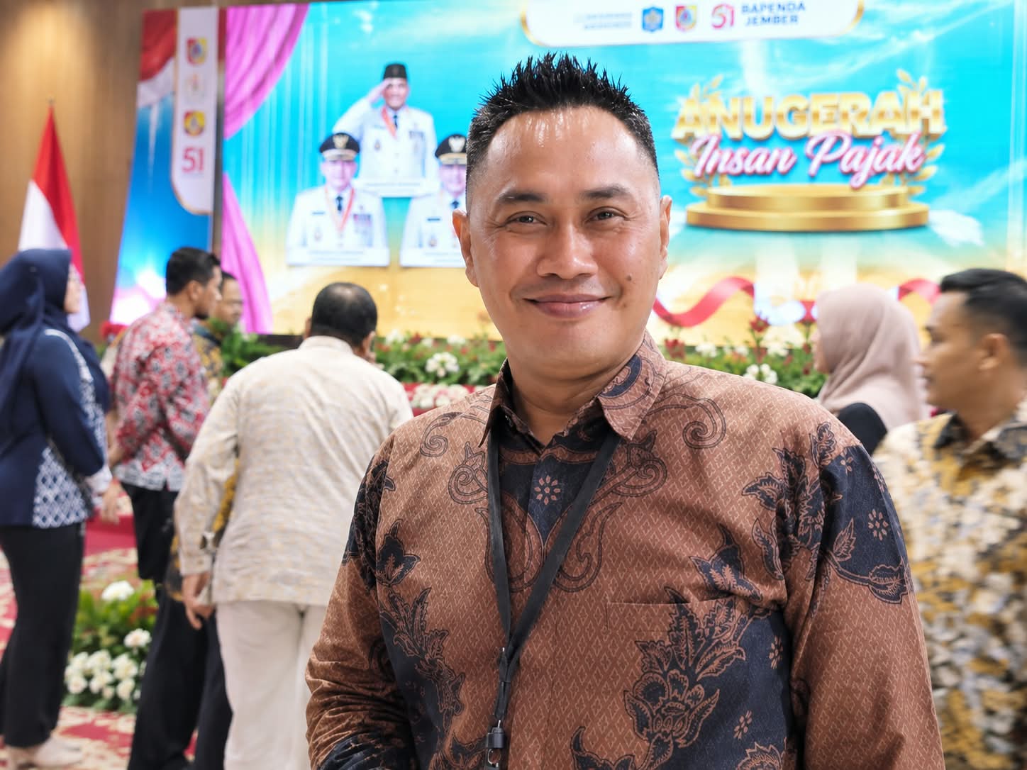 kebanggaan-camat-sumbersari-atas-diraihnya-penghargaan-kelurahan-terbaik-insan-pajak-2026-20260920