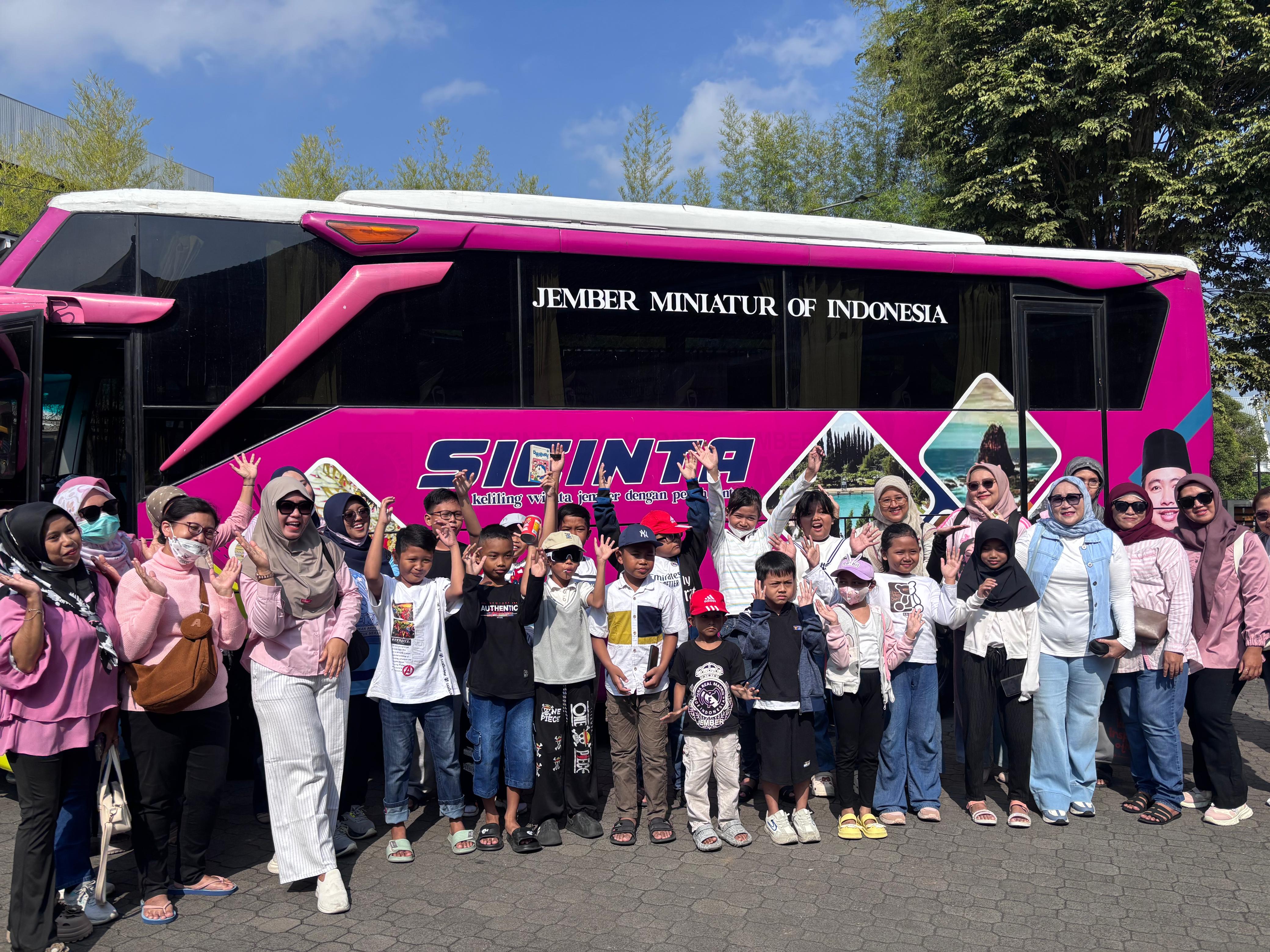 belajar-di-luar-kelas-paling-seru-siswa-kelas-4-sdn-jember-kidul-3-serbu-sentra-genteng-dan-taman-anggrek-bareng-bus-si-cinta-20260921