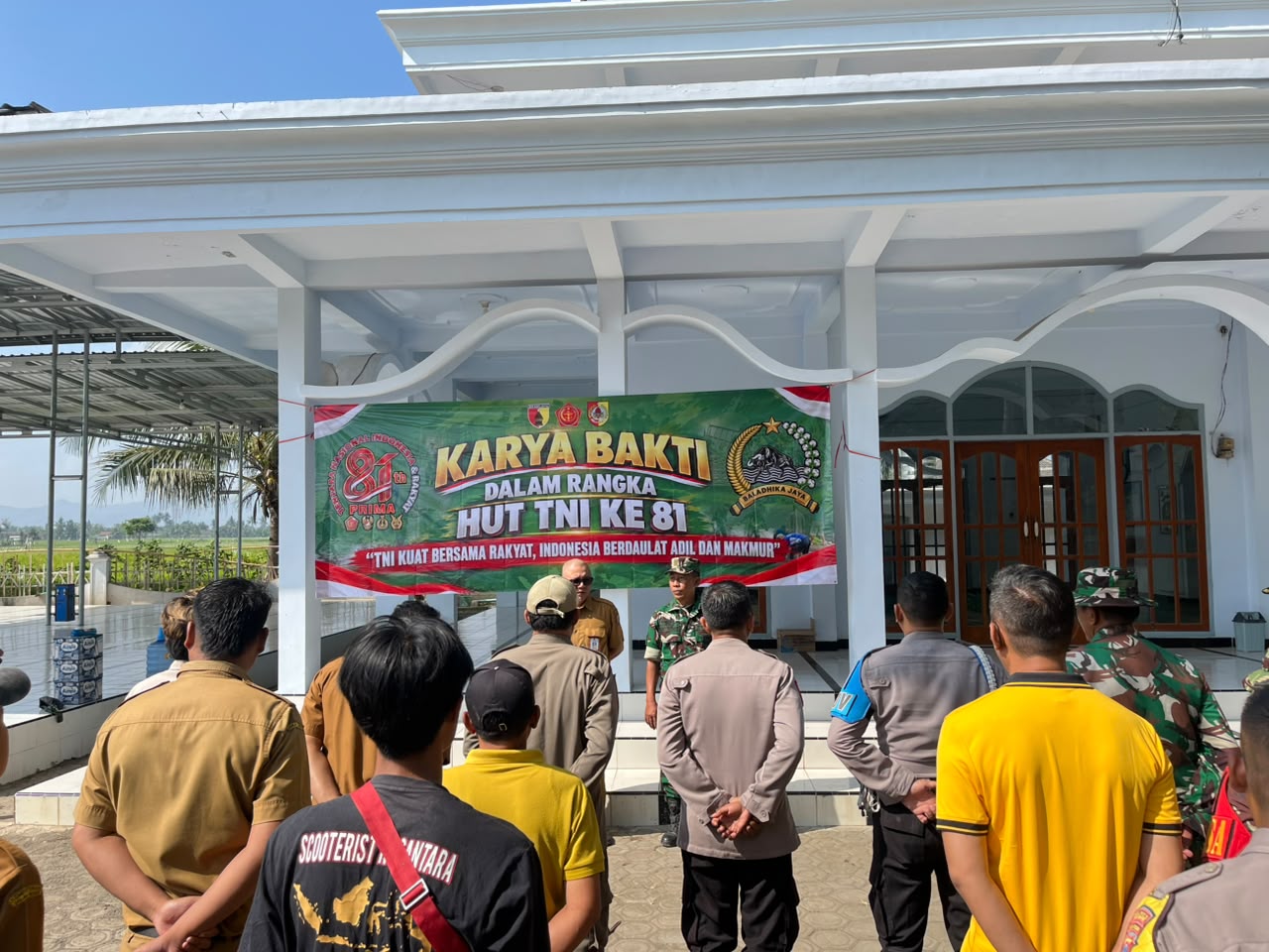 semarak-hut-ke-81-tni-muspika-tempurejo-gelar-kerja-bakti-bersihkan-masjid-nurul-hidayah-20260922