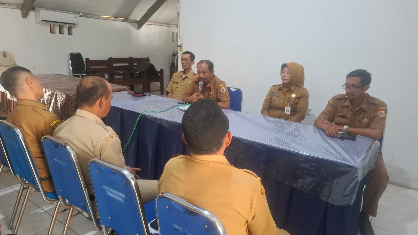 selaraskan-arah-kerja-camat-baru-tanggul-gelar-rapat-perdana-bersama-seluruh-staf-20260922