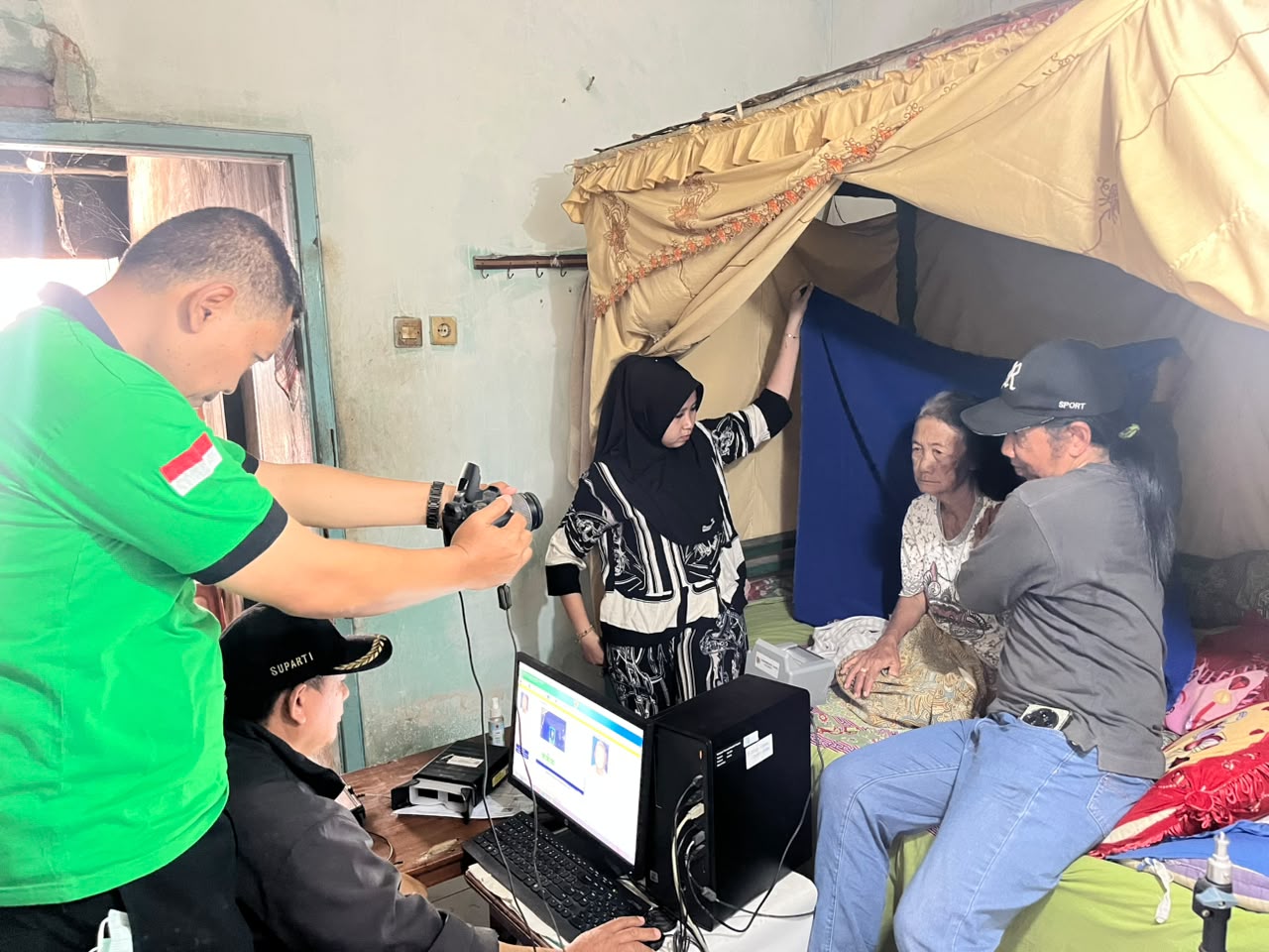 pelayanan-jemput-bola-perekaman-ktp-elektronik-secara-langsung-di-rumah-mbah-nima-warga-curahtakir-20260922