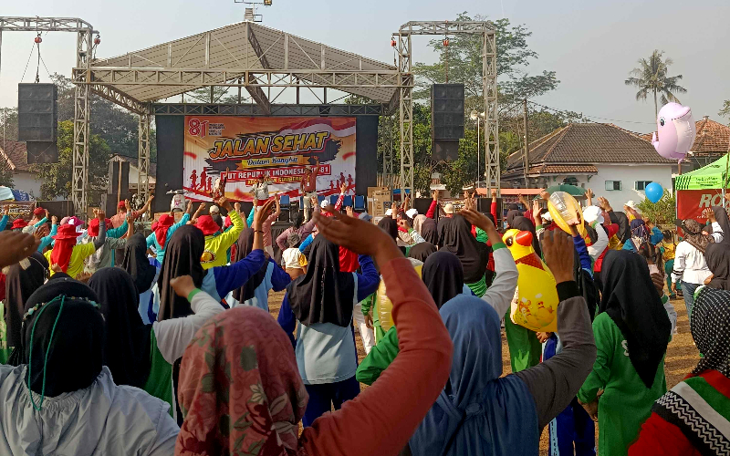 jalan-sehat-hut-ke-81-ri-di-sumberbaru-diikuti-2000-peserta-semarak-dan-penuh-doorprize-20260923