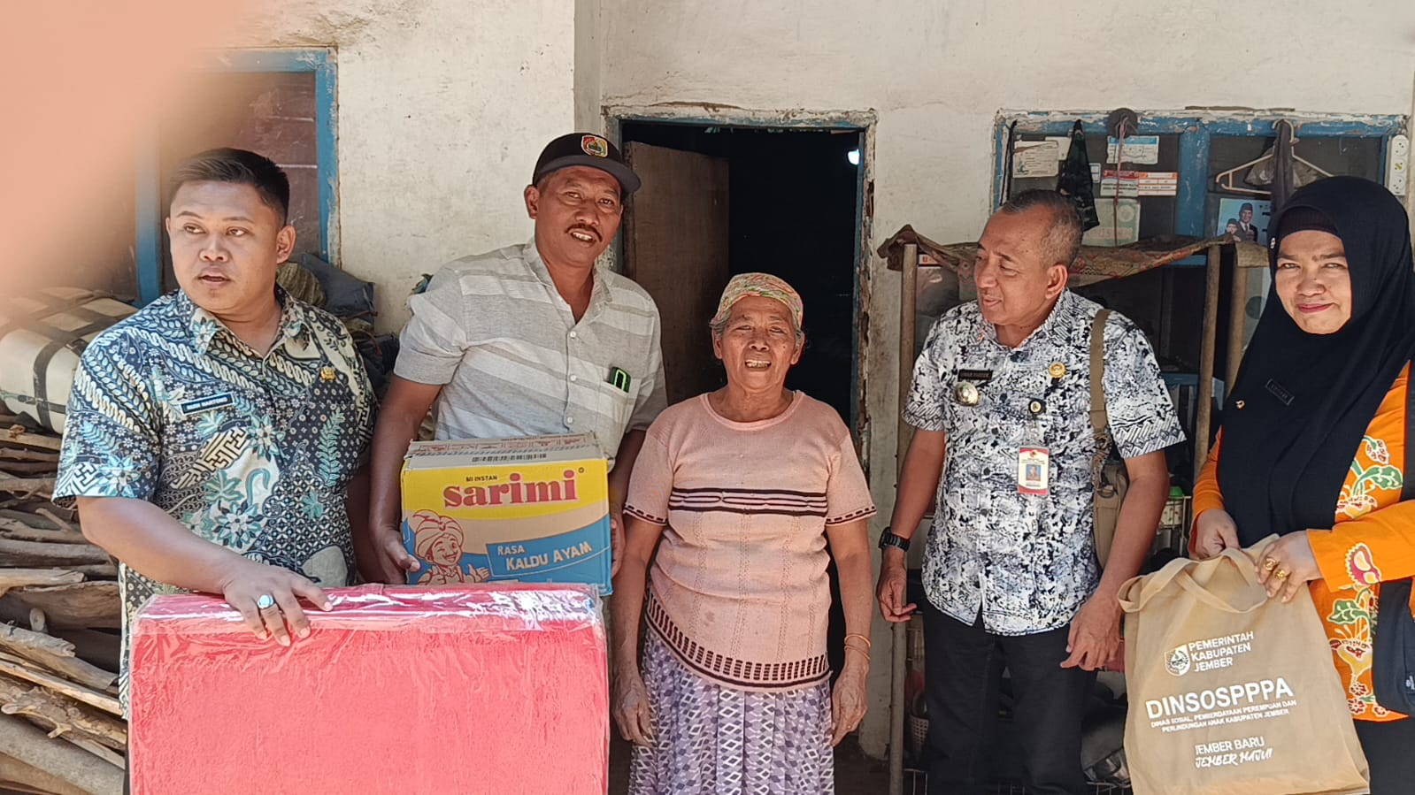 tim-kecamatan-bergerak-lansia-di-dusun-pandian-terima-bantuan-20260924
