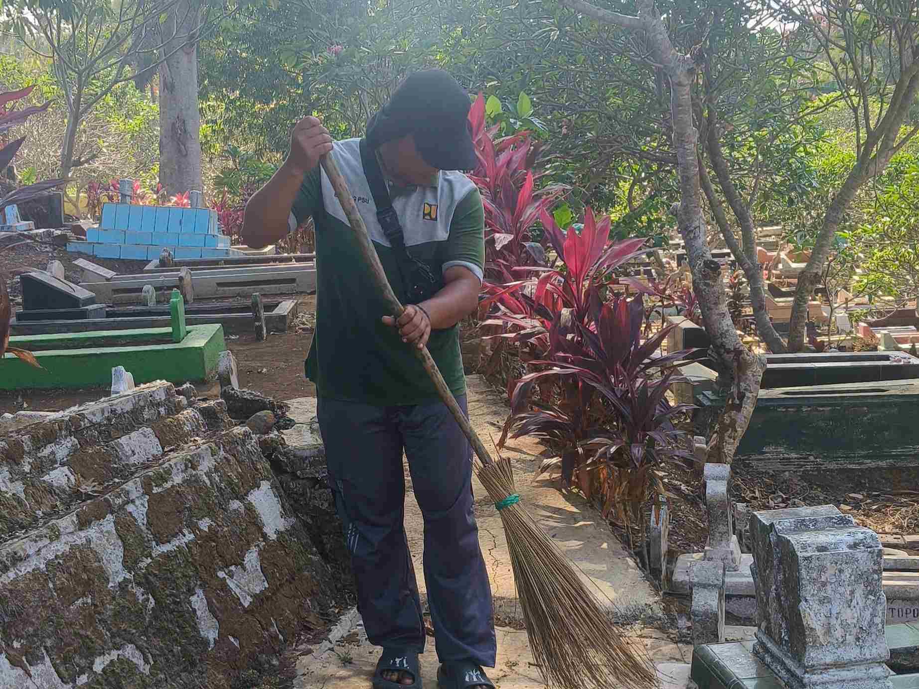 genjot-kebersihan-ruang-publik-dprkplh-jember-musnahkan-sampah-daun-kering-di-tpu-tunjung-20260926