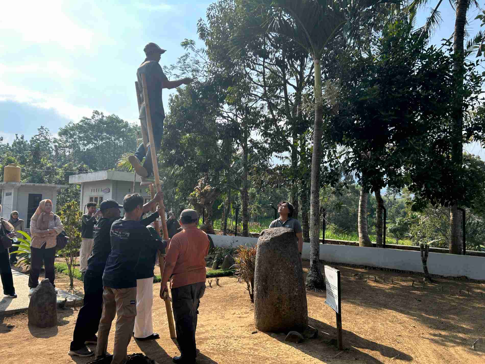 bukan-sekadar-batu-menhir-duplang-kamal-resmi-jadi-cagar-budaya-jember-20260926