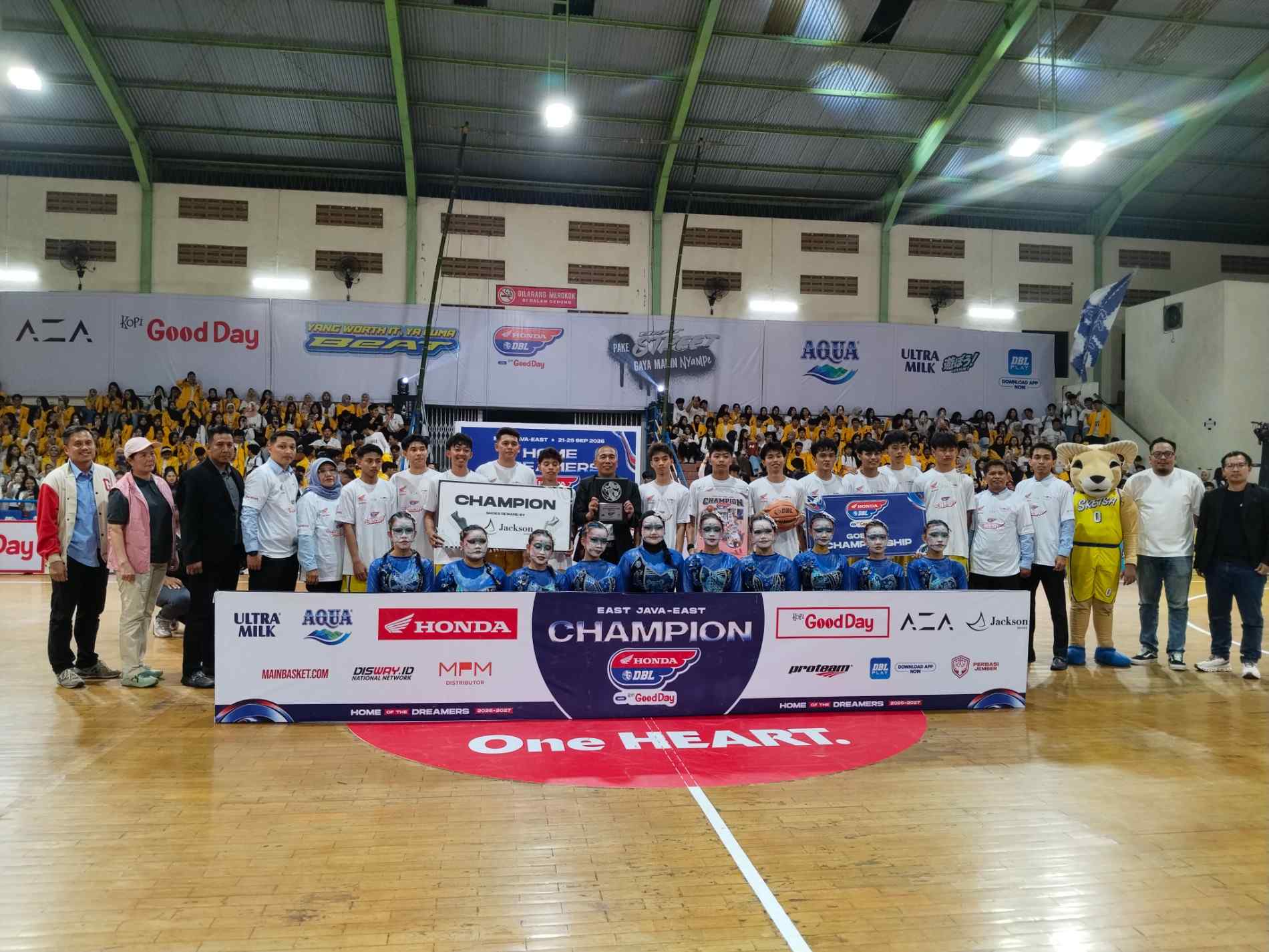 final-dbl-east-java-east-2026-di-jember-berlangsung-meriah-sman-1-jember-dan-sman-1-glagah-banyuwangi-raih-gelar-juara-20260927