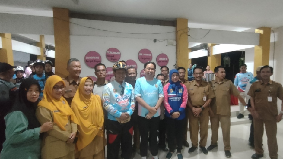 gowes-bersama-gus-fawait-lintasi-kalisat-jadi-ajang-olahraga-sekaligus-pantau-infrastruktur-daerah-20260928