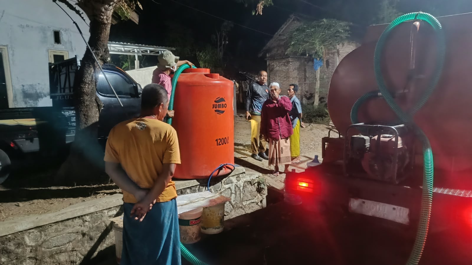 kekeringan-di-plalangan-jember-bpbd-sudah-salurkan-55000-liter-air-bersih-20260929