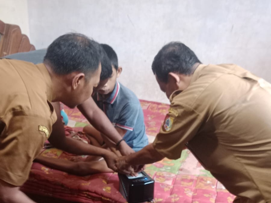 kecamatan-bangsalsari-jemput-bola-rekam-e-ktp-warga-disabilitas-di-tugusari-20260930