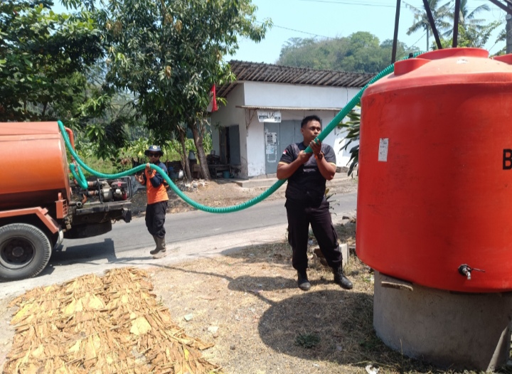 krisis-air-bersih-mengering-190-kk-di-jatian-jember-kini-bergantung-kiriman-bpbd-20260930