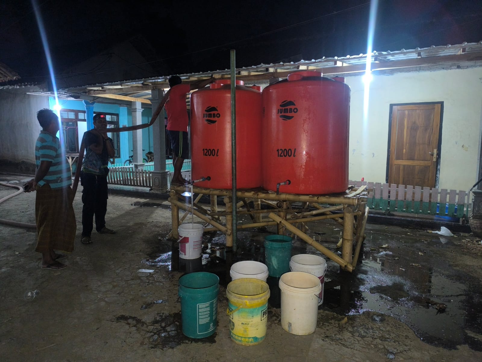 kekeringan-melanda-baratan-timur-jember-200-kk-bergantung-pada-bantuan-air-bersih-20260930