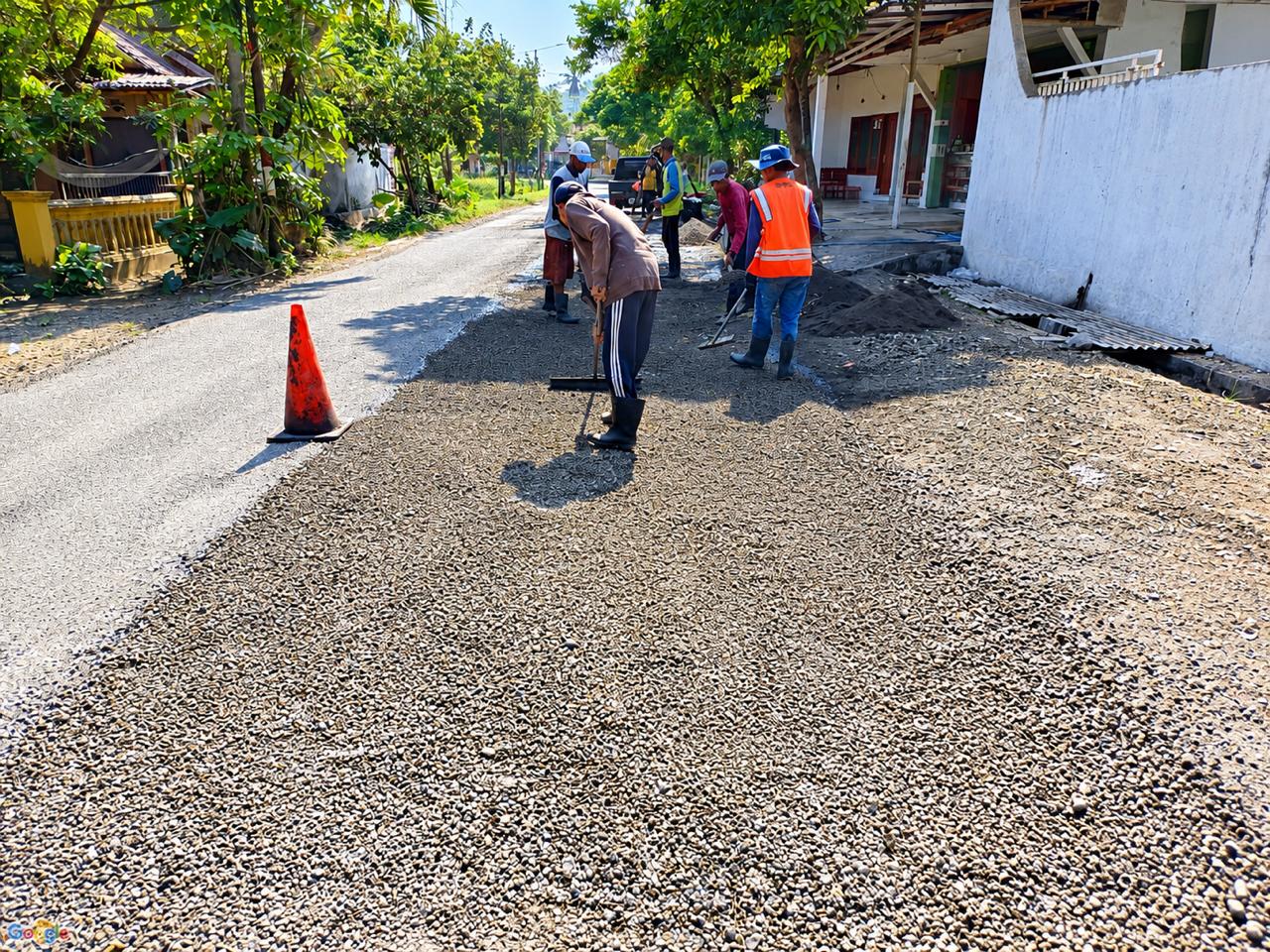 dpupr-kabupaten-jember-perkuat-perawatan-jalan-karang-kedawung-mumbulsari-tim-urc-turun-langsung-ke-lapangan-20260930