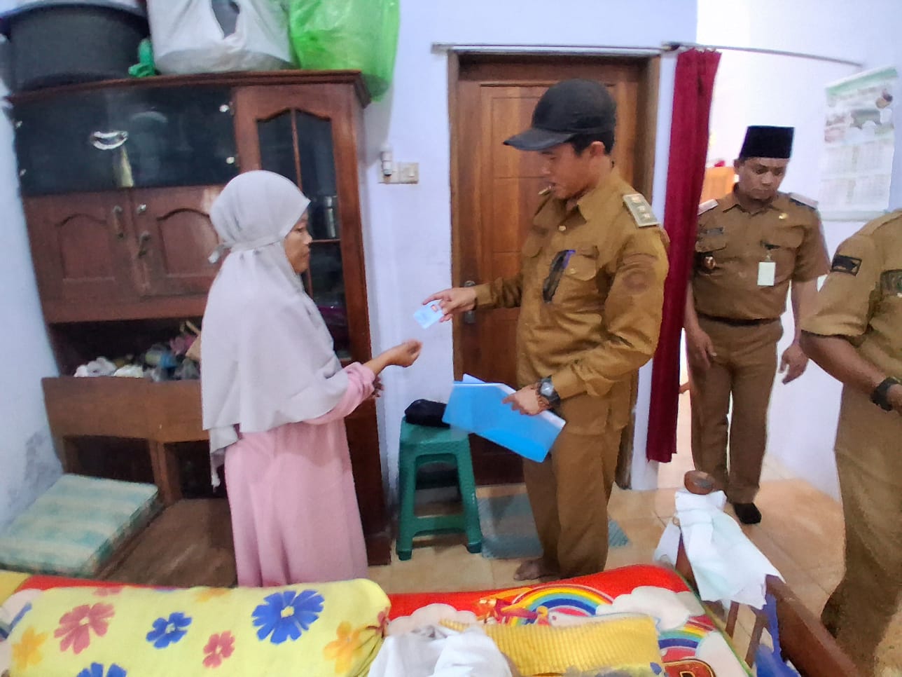 usia-lebih-dari-100-tahun-dokumen-adminduk-nenek-marsinem-diantar-hingga-rumah-20261002