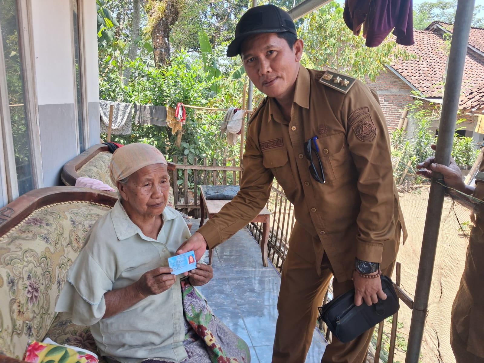 peta-cinta-goes-to-rtrw-antar-dokumen-adminduk-nenek-umi-sairi-hingga-rumah-20261002